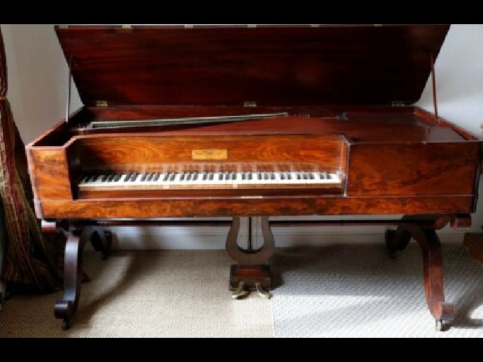 piano carré Pleyel n°  1496  juillet 1835 restauré à neuf par professionnel