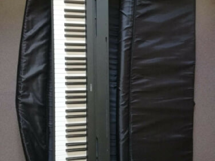 Piano numérique Yamaha P-45 avec housse de transport