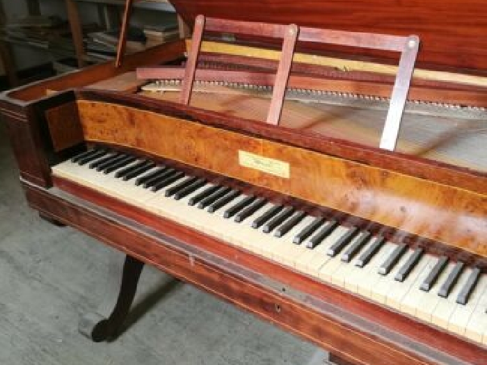 Piano Forté Ancien , Maison Wetzels , Charle X en Acajou.