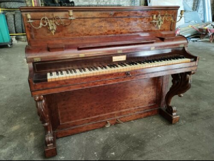 Piano droit ancien