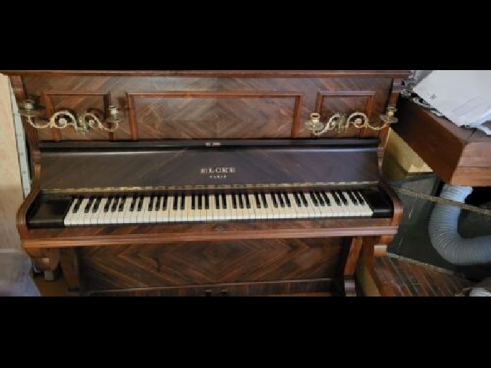 piano droit ancien