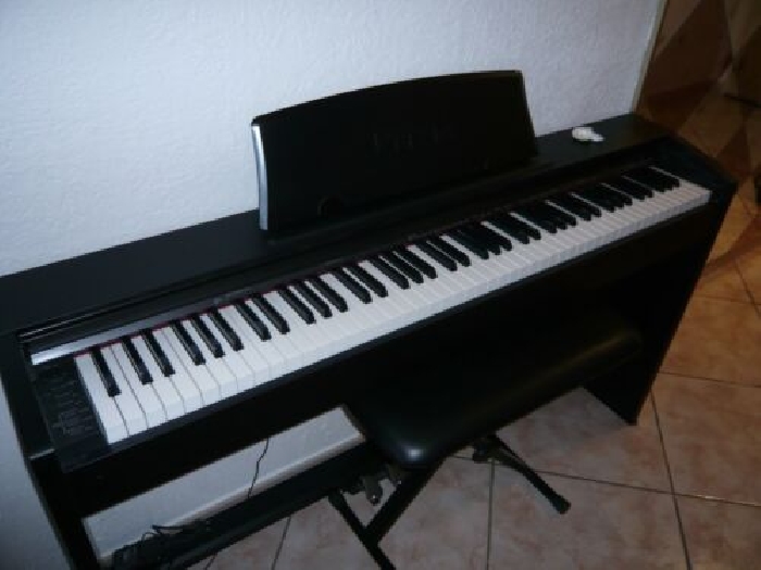 PIANO NUMERIQUE CASIO PRIVIA PX-735 COMME NEUF clavier 88 TOUCHES + BANQUETTE 