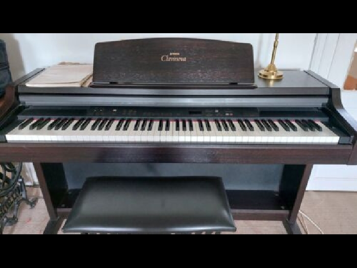 piano numérique yamaha CLP 840 noir, très bon état, 88 touches, 7 sonorités