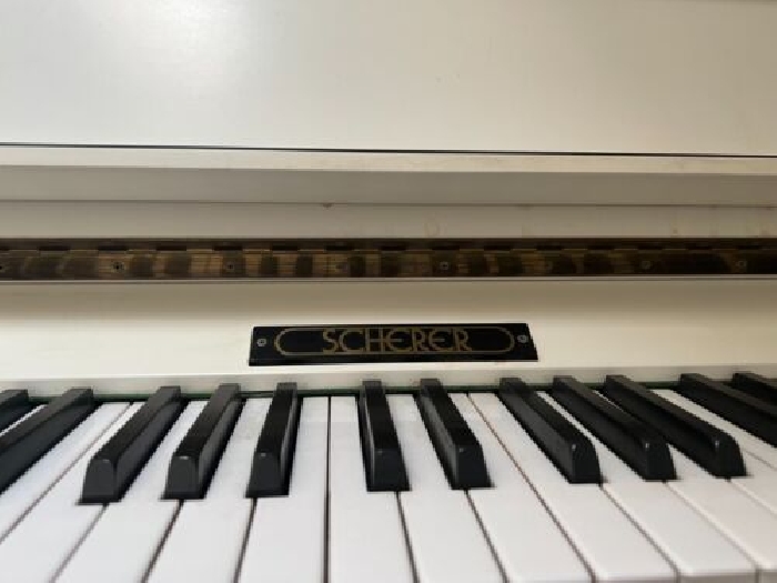 Piano droit Scherer blanc d'occasion