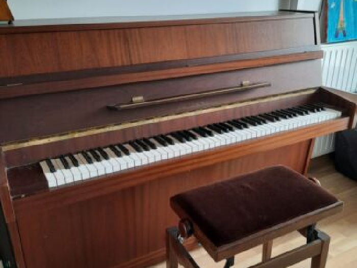 Piano droit d'étude Zimmermann en bois + tabouret bon état garantie 6 ans