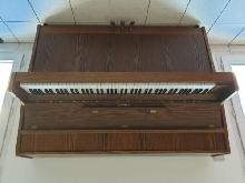 Piano droit Hellas