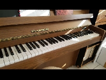 Piano droit d'études FAZER ( Finlande )