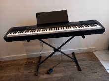PIANO CASIO CDP-120, vendu avec support de clavier, peu utilisé et très bon état