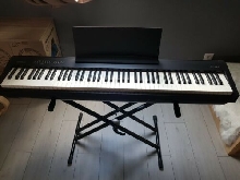Piano numérique ROLAND FP 30 noir, 88 touches, avec accessoires