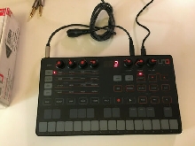 IK Multimedia UNO synth bought 03/2020 + audio cable + USB power cable like new!