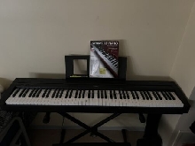 Yamaha  88 Touches Piano Numérique + Supporter - Noir + Tabouret Et Livre?