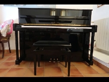Piano droit noir brillant Yamaha C-113 TPE, 88 touches, 3 pédales, très bon état