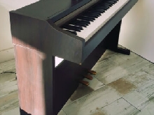 Piano droit numérique Roland